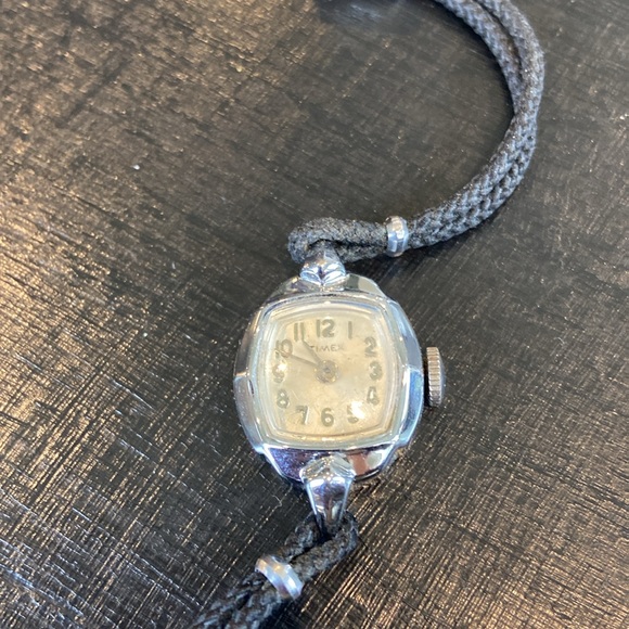 Timex Ladies watch. Black cord band. Vintage - Picture 2 of 5